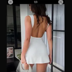Vestido blanco de espalda afuera