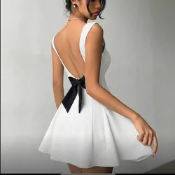 Vestido blanco princesa con lazo negro trasero