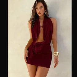 Vestido burdeos escote