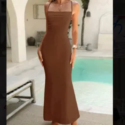 Vestido carmelita con cuello H