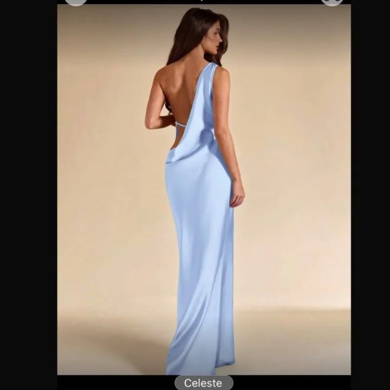 Vestido celeste asimétrico