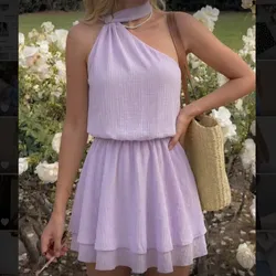 Vestido fluido escote halter púrpura malva