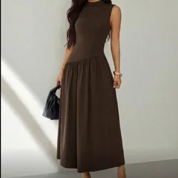 Vestido largo carmelita con cuello