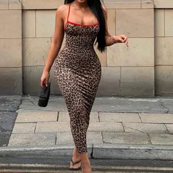 Vestido leopardo con línea roja