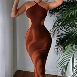 Vestido marrón aberturas en abdomen laterales