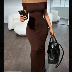 Vestido café con mangas cortas