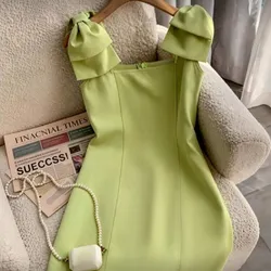 Vestido mini verde con mangas de lazos