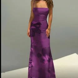 Vestido morado con flores