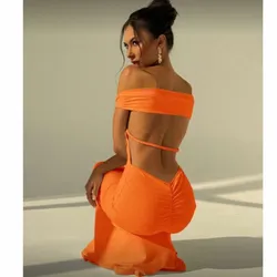 Vestido naranja con espalda afuera