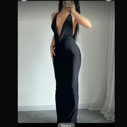Vestido negro con escote V
