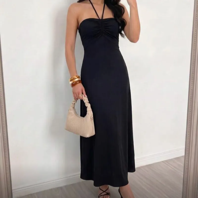 Vestido negro con lazo negro y blanco trasero