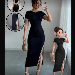Vestido negro con mangas y dos listas blancas