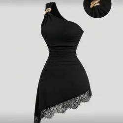 Vestido negro corto asimétrico