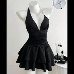 Vestido negro de cadenita en hombro