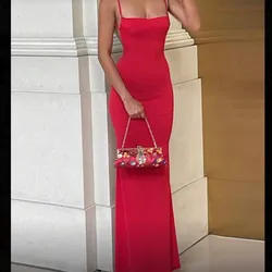 Vestido rojo ajustado espalda descubierta