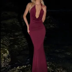 Vestido rojo burdeos con escote