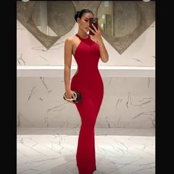 Vestido rojo con espalda descubierta