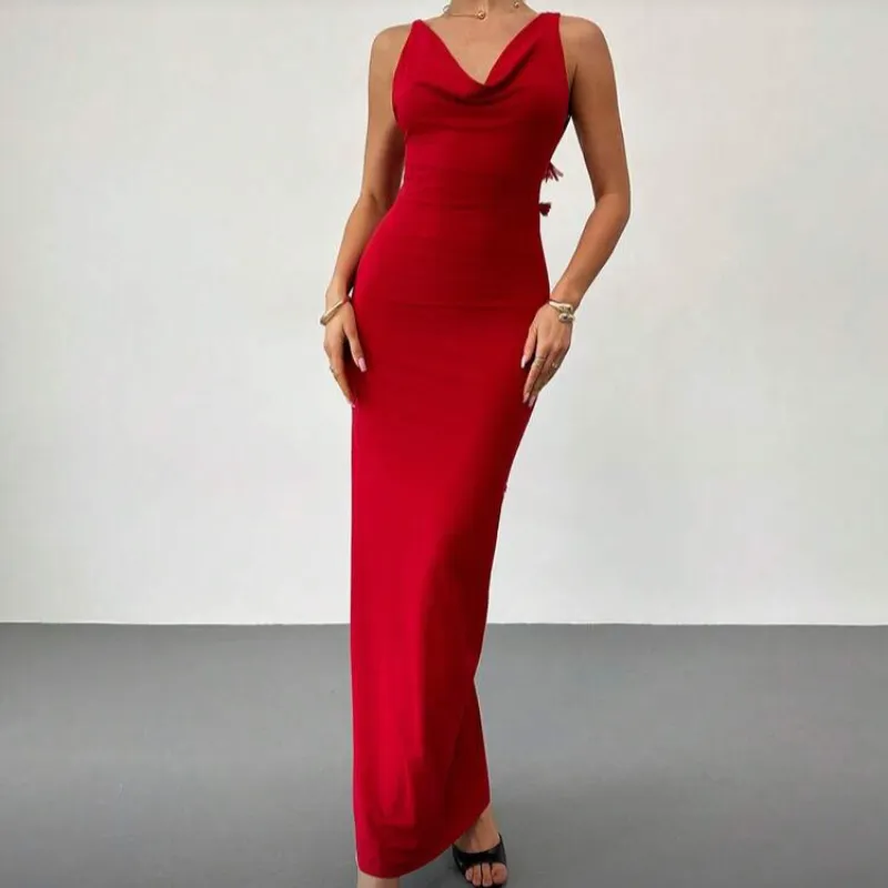 Vestido rojo con flores en la espalda