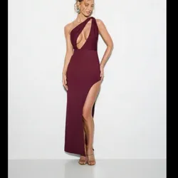 Vestido rojo vino
