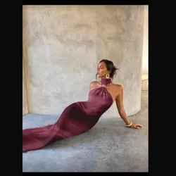 Vestido rojo vino al cuello
