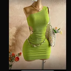 Vestido verde con diseño caracol dorado 