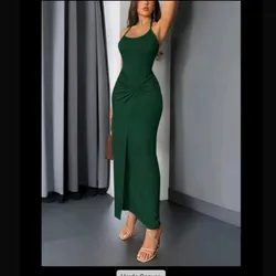 Vestido verde con detalle de nudo delantero