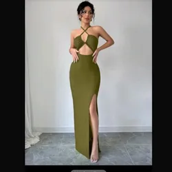 Vestido verde de tirantes cruzados al cuello