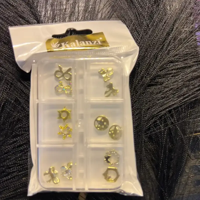 CAJA CON 6 PAREJAS DE JOYAS