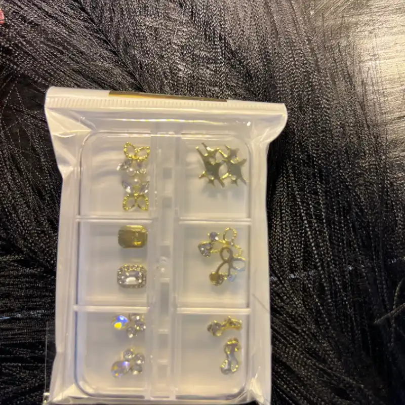 CAJA CON 6 PAREJAS DE JOYAS💎