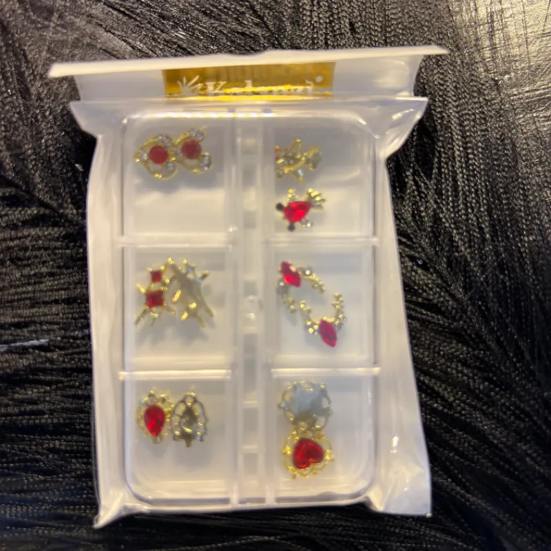 CAJA CON 6 PAREJAS DE JOYAS💎