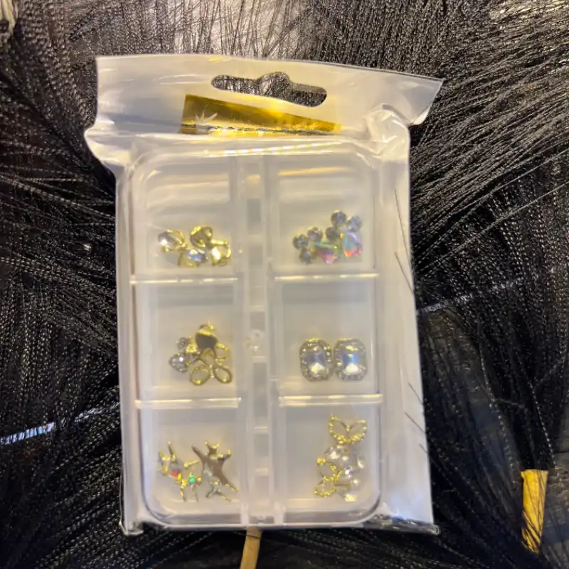 CAJA CON 6 PAREJAS DE JOYAS💎