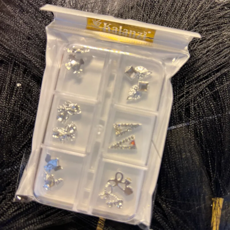 CAJA CON 6 PAREJAS DE JOYAS💎