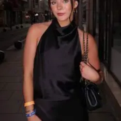 Blusa negra de satén 