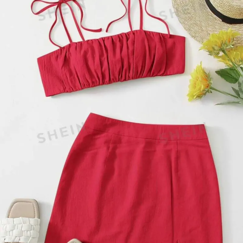 Conjunto de saya y top rojo