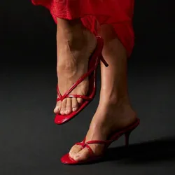 Sandalias de tacón rojo