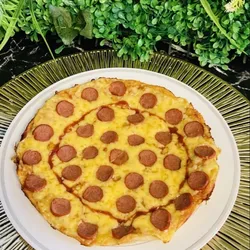 Pizza de Salchicha  Con Queso Gouda
