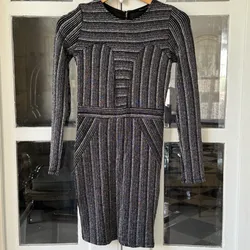 Vestido corto de mangas de brillo 