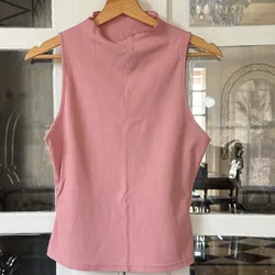 Blusa rosada cuello medio alto
