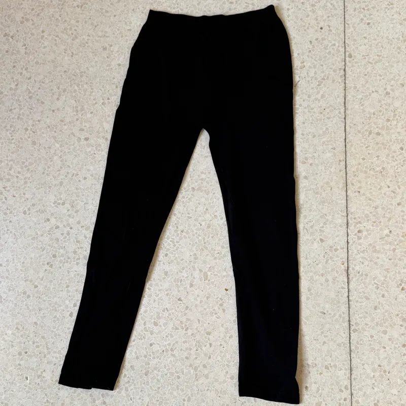 Pantalón negro corte recto 