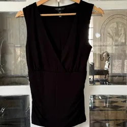 Blusa negra escotada 