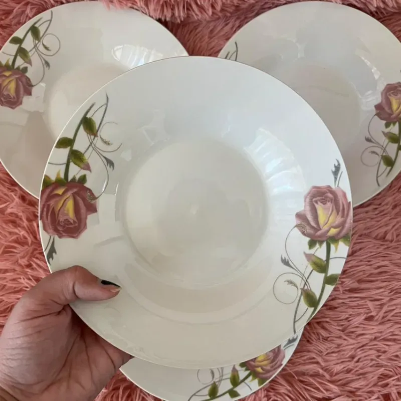 Juego de 4 platos hondos medianos