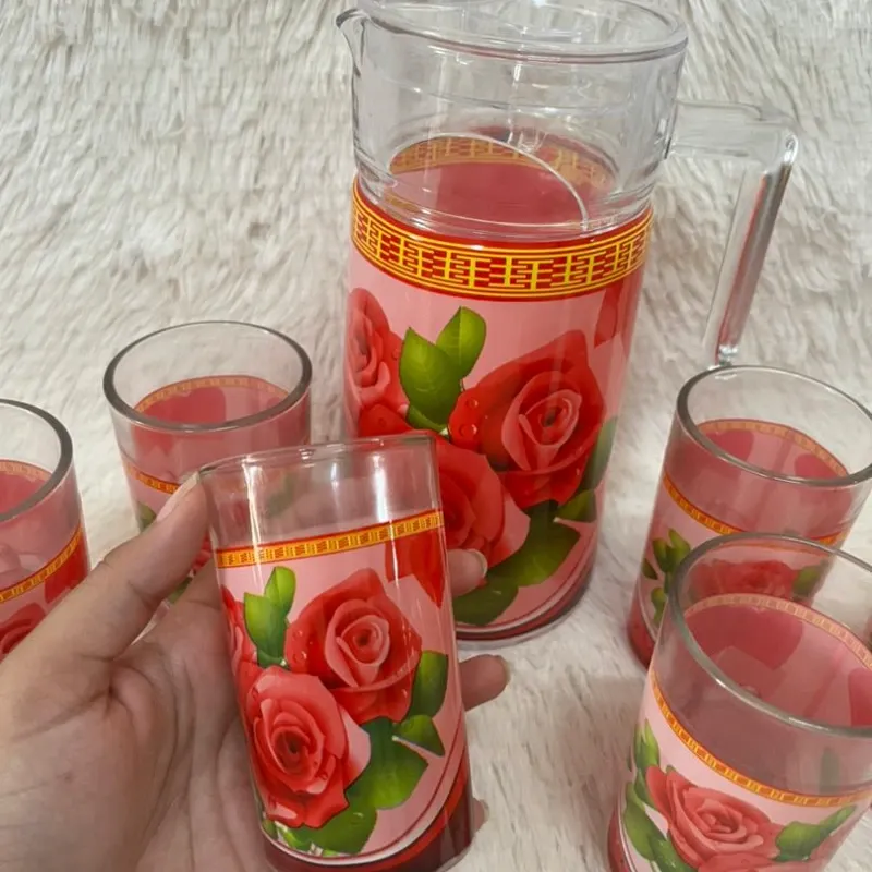 Juego de jarra con vasos