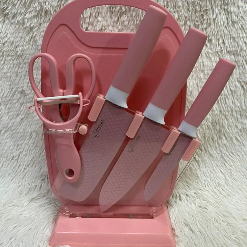Set de cuchillos, tabla de picar y base transparente 