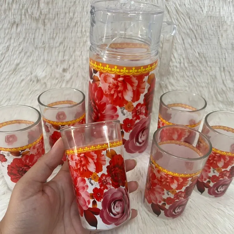 Juego de jarra con vasos