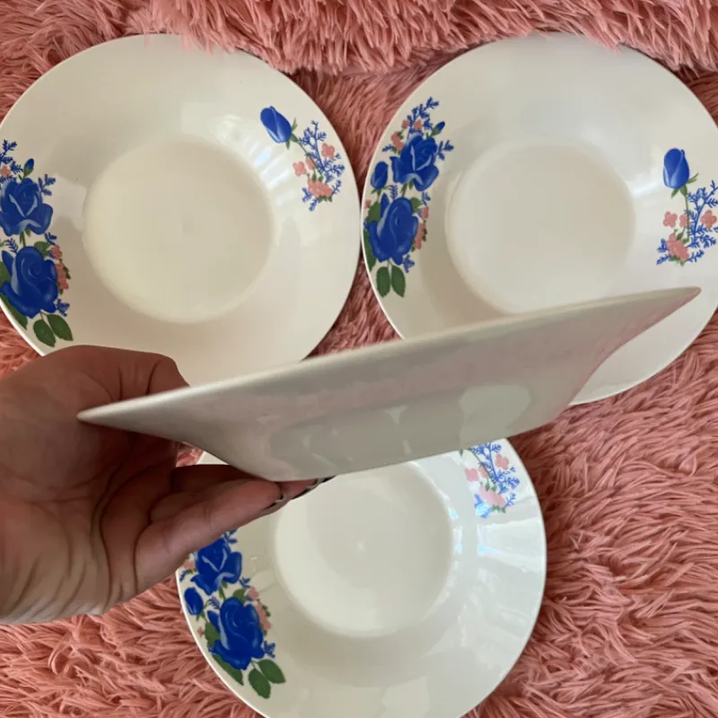 Juego de 4 platos hondos medianos  