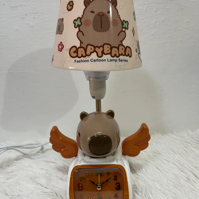 Lámpara de mesa con reloj de capibara-labubu