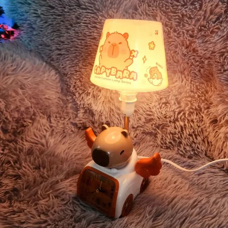 Lampara de mesa de capibara-labubu