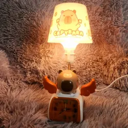 Lampara de mesa de capibara-labubu