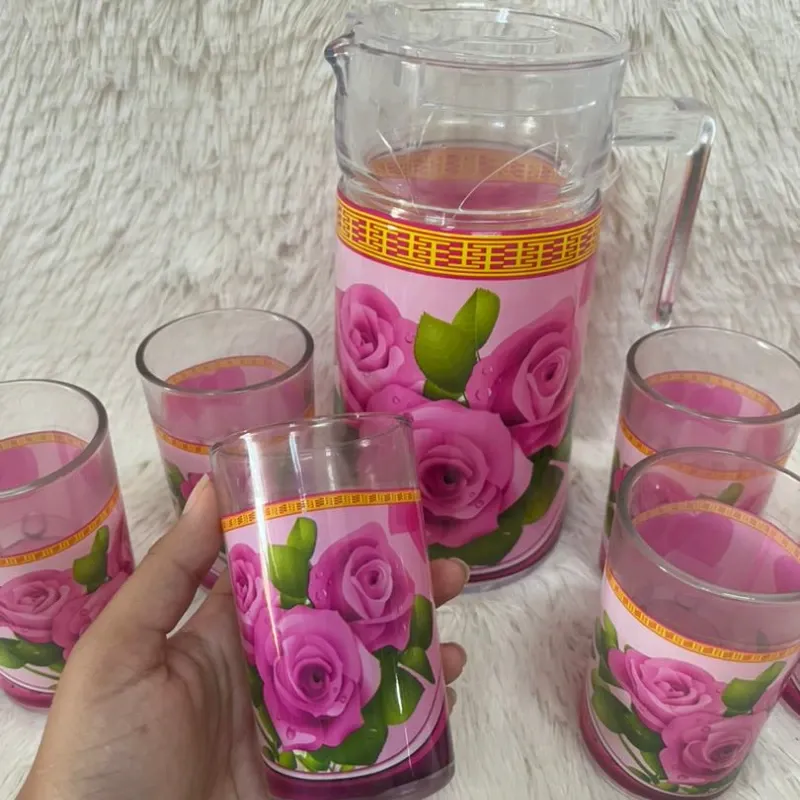 Juego de jarra con vasos