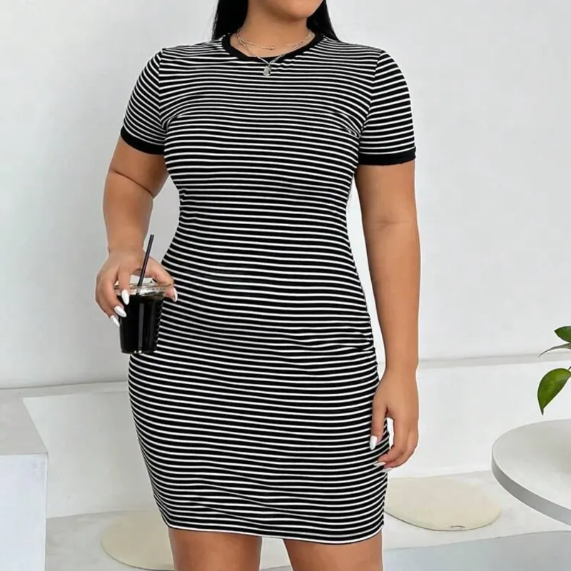 Vestido de rayas blanco y negro